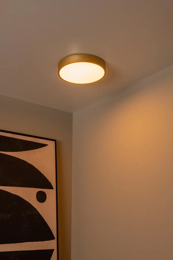 Lucide UNAR - Plafonnière - Ø 30 cm - LED 3 StepDim - 1x18W 2700K - Mat Goud / Messing - sfeer 1